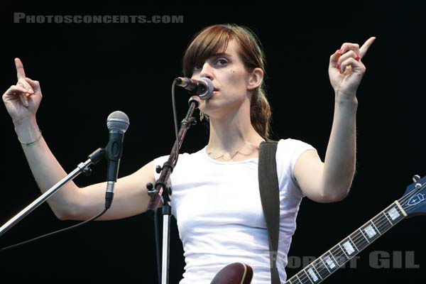 FEIST - 2005-08-26 - SAINT CLOUD - Domaine National - Scene de la Cascade - 